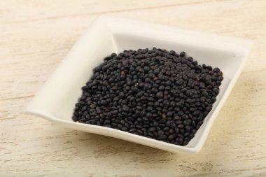 Kabın içinde siyah mercimek
