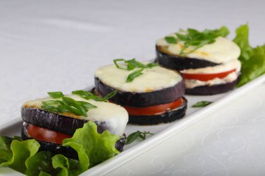 Lezzetli fırında patlıcan