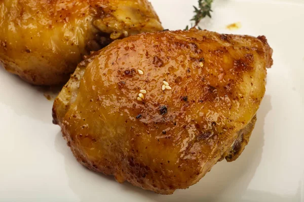 Pieczone udka z kurczaka — Zdjęcie stockowe