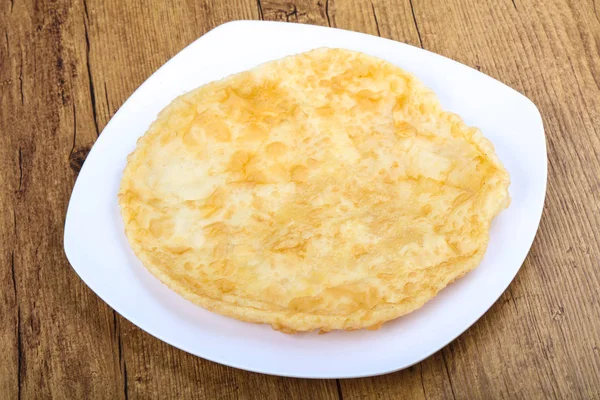 Индийский хлеб на тарелке — стоковое фото