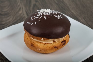 Bouchee kek çikolata ile