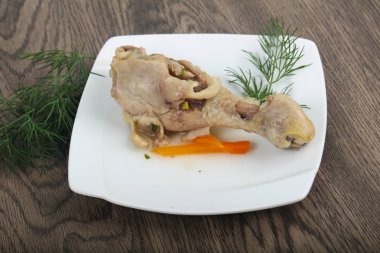 Haşlanmış tavuk budu