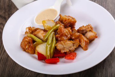 Fry teriyaki domuz eti ilave edin