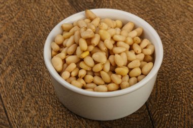 kabın içinde sedir fındık 