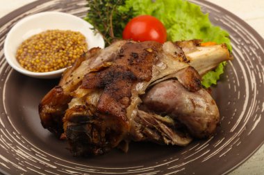 Kavrulmuş domuz diz