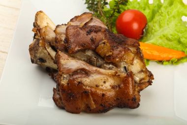 Kavrulmuş domuz diz