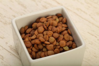 Kabın içinde ham mercimek