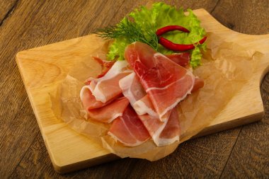 Dilimlenmiş jambon serrano