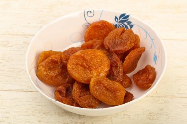 Kasede kurutulmuş kayısı.