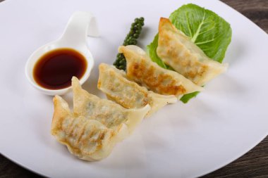 Japonya köfte - sosu karides et ve sebze ile