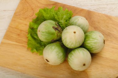 Asya yuvarlak patlıcan