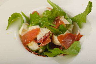 Salata ile proscuitto, mozzarella