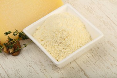 Parmesan peyniri rendesi