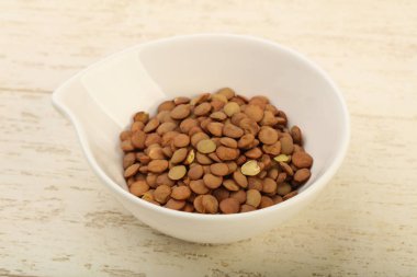 Kabın içinde ham mercimek