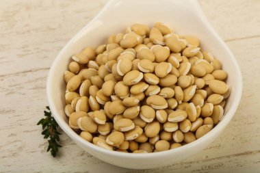 çiğ beyaz fasulye