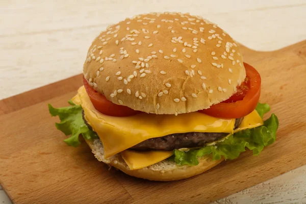 Chutné Burger se sýrem — Stock fotografie