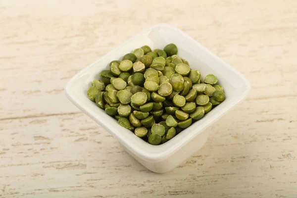ボウルに緑のエンドウ豆 — ストック写真