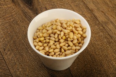 kabın içinde sedir fındık 