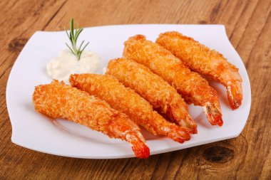 Sıcak çıtır karides tempura sarımsak sos ile