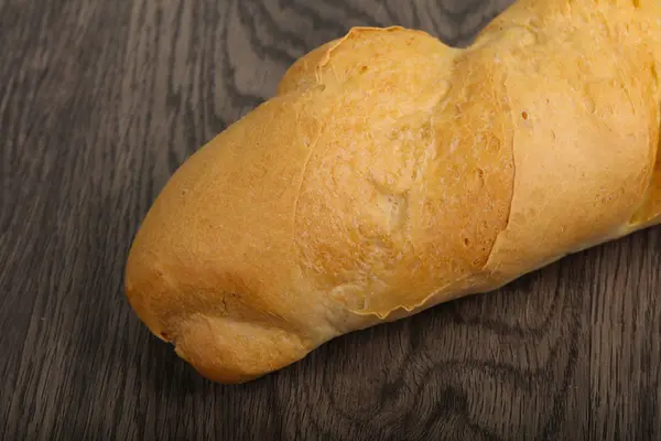 Gevrek baget ekmek masada, yakın çekim