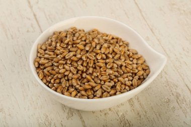 Kabın içinde buğday taneleri