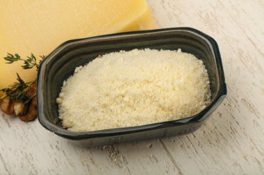 Parmesan peyniri rendesi