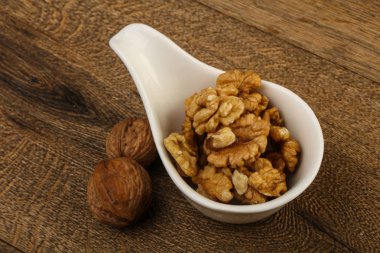 Kabın içinde açık ceviz