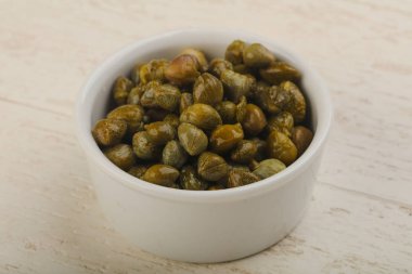 Kabın içinde turşu Kapari