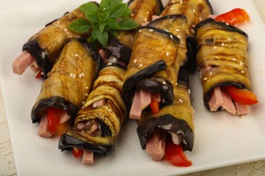 Jambon ile doldurulmuş patlıcan