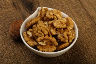 Kabın içinde açık ceviz