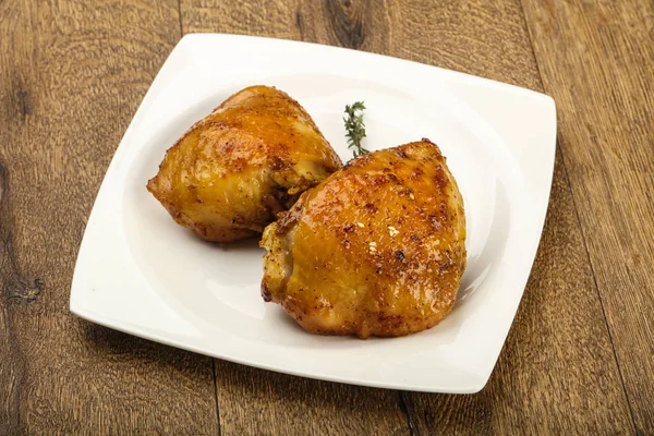 Cosce di pollo arrosto — Foto Stock