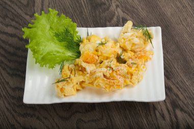omlet plaka üzerinde