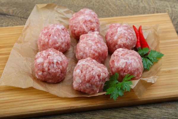 Raw meatballs on board — Stock Photo, Image
