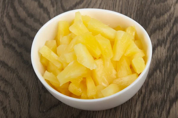 Słodki puszki ananasa — Zdjęcie stockowe