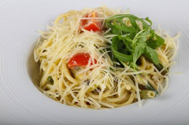 Lezzetli makarna mantar ile