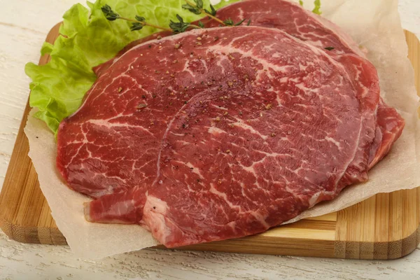 Schnitzel Carne Cruda Con Especias Listas Para Grial — Foto de Stock