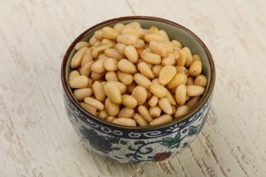 kabın içinde sedir fındık