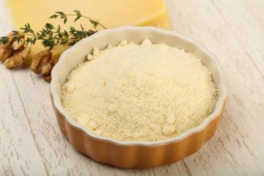 Parmesan peyniri rendesi