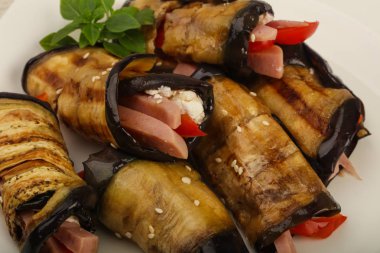 Jambon ile doldurulmuş patlıcan