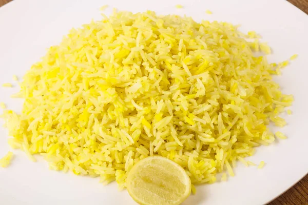 Gult ris med lime — Stockfoto