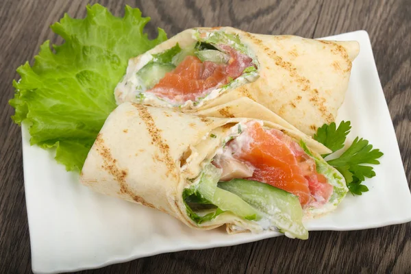 Rotolo di pane al salmone — Foto Stock