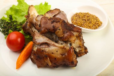 Kavrulmuş domuz diz