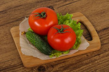 Taze salatalık ve domates