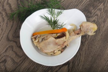 Haşlanmış tavuk budu