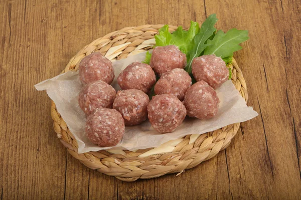 Raw meat balls on tray — Stock Photo, Image