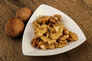 Kabın içinde açık ceviz