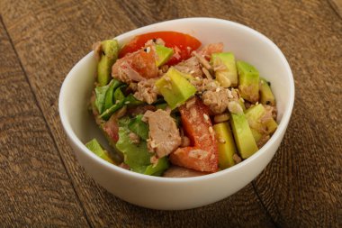 Ton balığı ve Avokado salatası