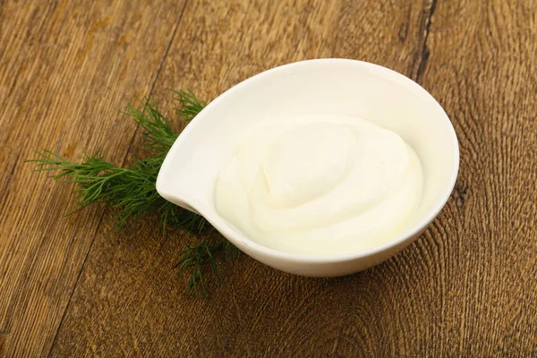 Dieet Griekse Yoghurt Met Dille Verlaat Houten Achtergrond — Stockfoto