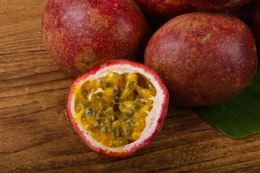 Taze sulu Maracuya - tropikal ünlü tutku meyve