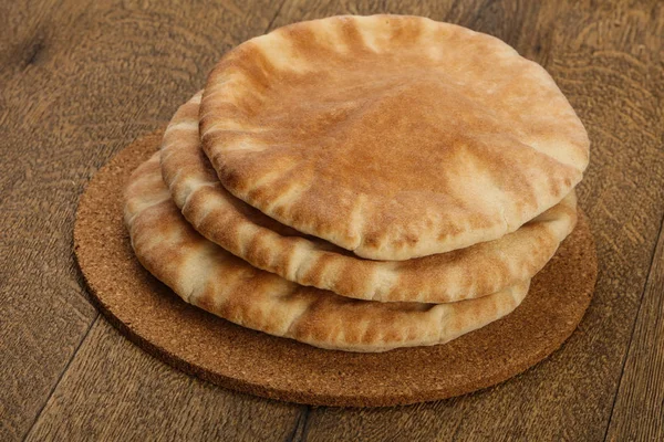 新鲜的皮塔饼面包 — 图库照片
